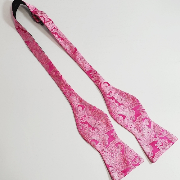 Daniel Cremieux Bowtie Pink Paisley Pattern Adjustable - Picture 3 of 3